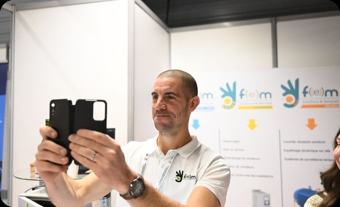 Le participant fait un selfie
